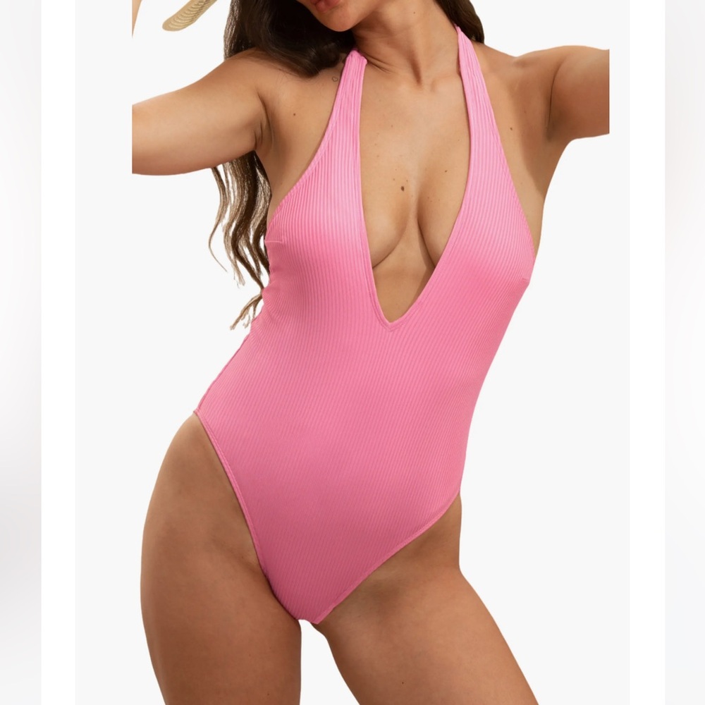 Cupshe Sunbream Ribbed Halter Plunge One-Piece Swimsuit